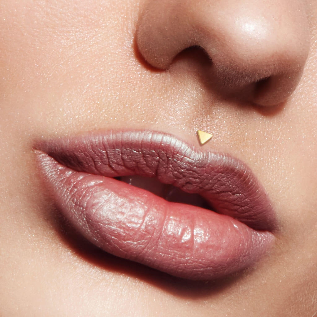 Oro 14kt Triángulo Plana Push In Labret